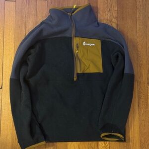 Cotopaxi Men's Black and Brown Zip-Up Sweater